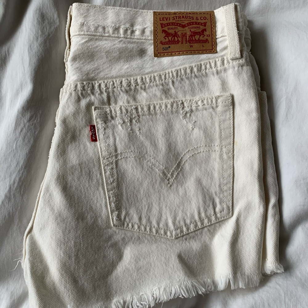 Levi’s 501 cut off jean shorts